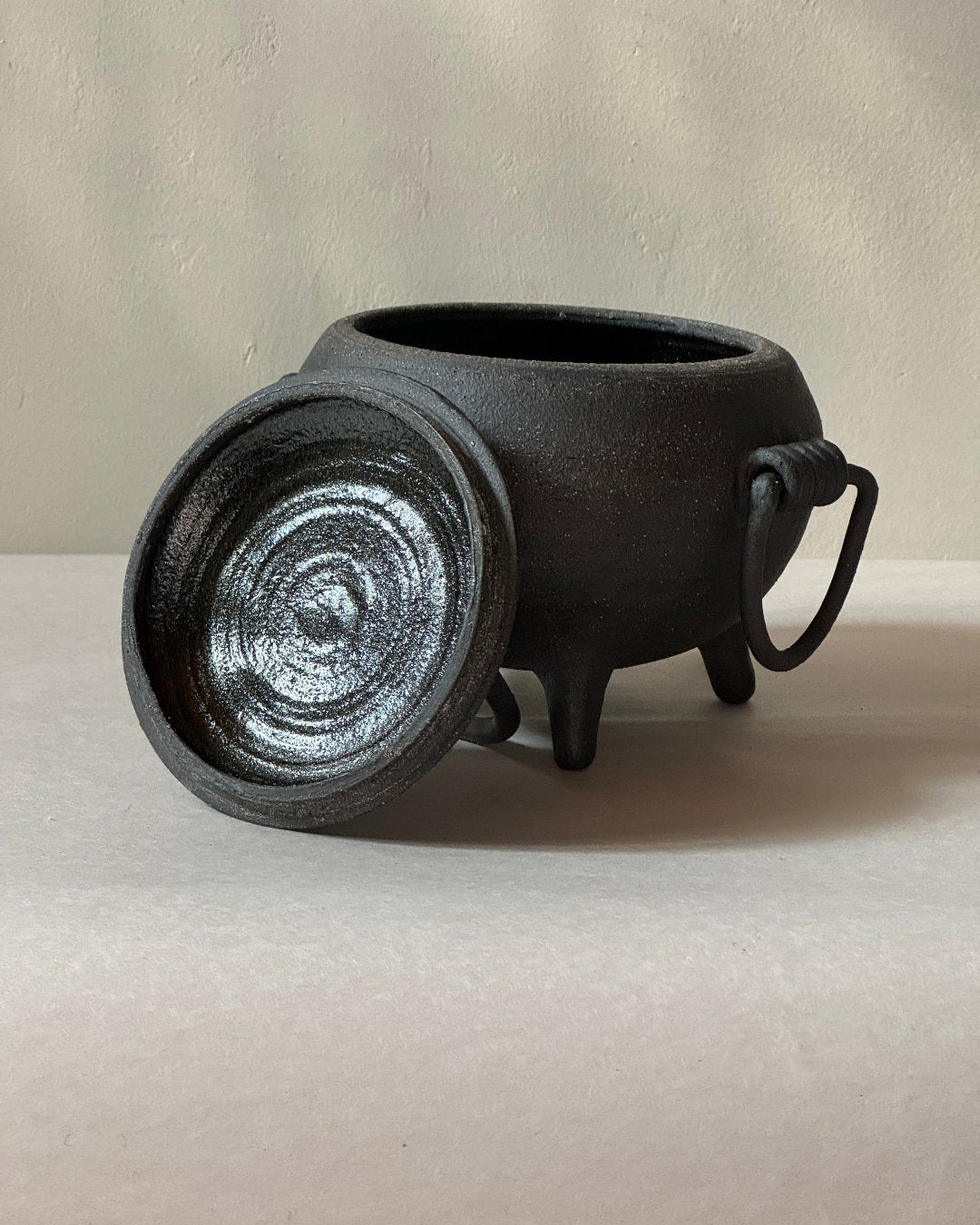 Cauldron Types Ironstone Cauldron - Large – Taxonomy